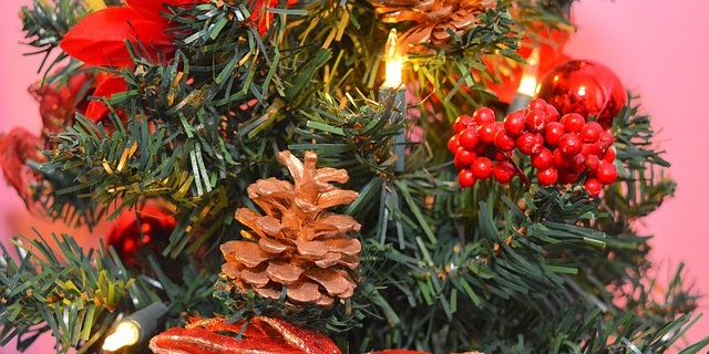クリスマスツリーはいつからいつまで飾るべきか